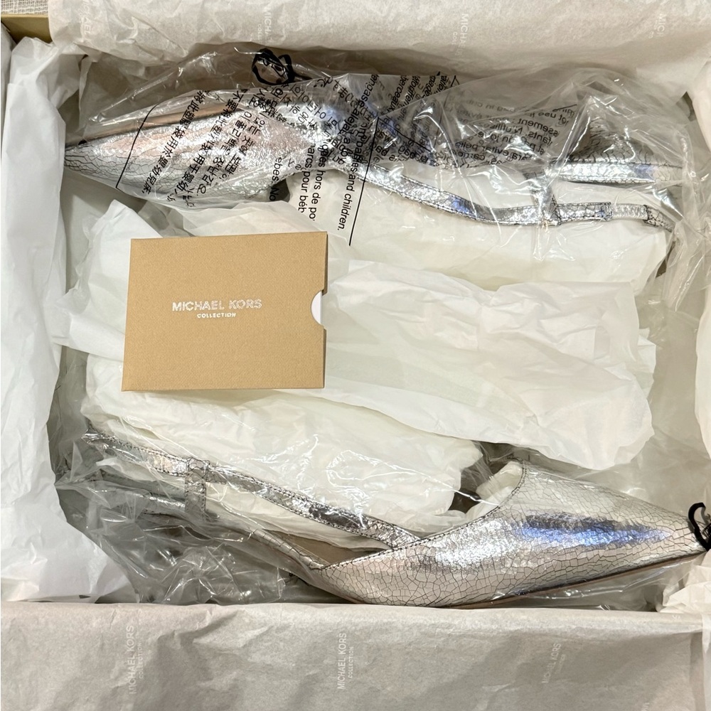 BrandNEW Michael Kors COLLECTION Hallie Runway Crackled Leather Pump, 41. Silver - Picture 13 of 16